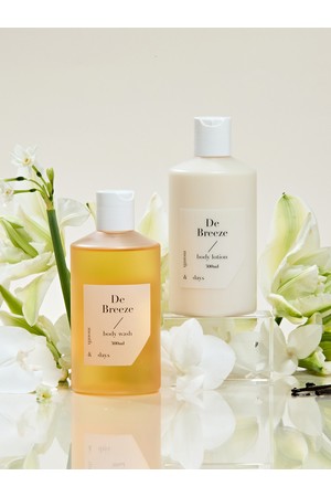 [바디SET] 먼스앤데이즈 퍼퓸케어 디 브리즈 바디패키지 클린솝향 (바디워시 300ml + 바디로션 300ml)
