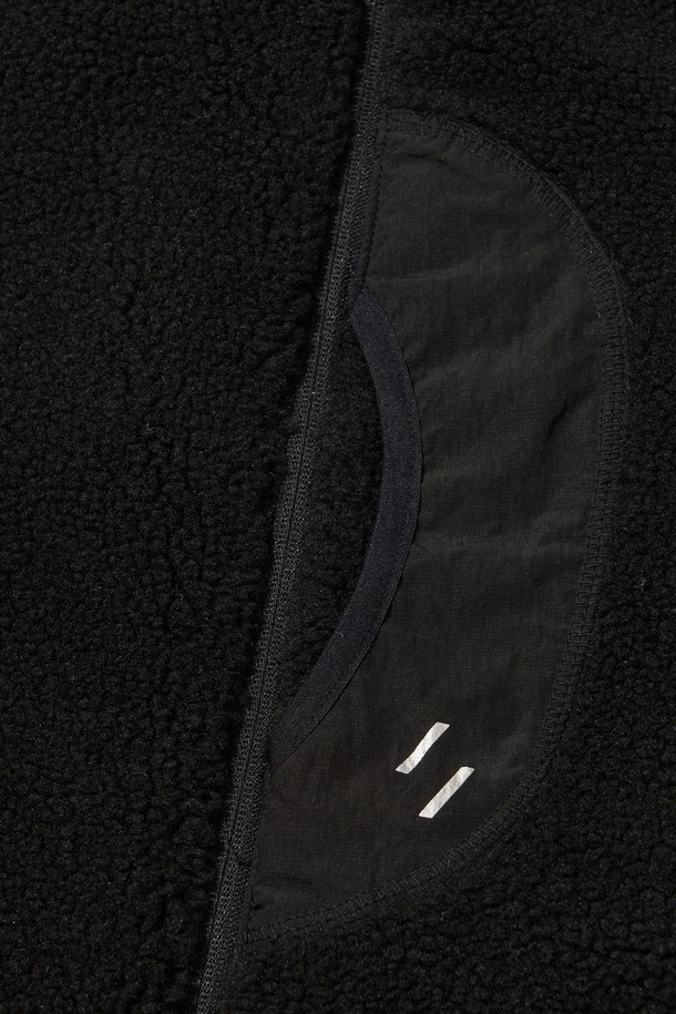 WELTER EXPERIMENT - 베스트 - CHEST HOLEPOCKET FLEECE VEST_BLACK_WOL050