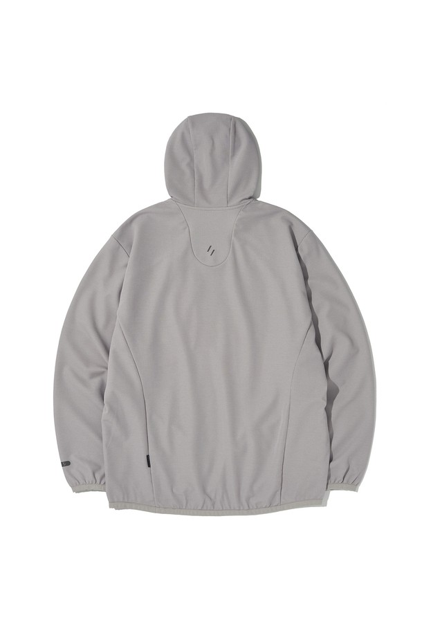 STRETCH WAFFLE PULLOVER_LIGHT GRAY_WOL088 (스트레치 와플 풀오버)는 하이킹, 일상 등 다양한 활동에 적합한 남녀 공용 풀오버입니다. 라이트 그레이 컬러의 와플 패턴, 레귤러핏 디자인으로 스포티하면서도 캐주얼한 스타일을 연출합니다. 봄, 가을, 겨울, 세 계절에 걸쳐 착용 가능하며, 두꺼운 두께감과 부드러운 촉감으로 편안함을 제공합니다. 흡습, 속건, 신축성, 보온, 방풍, 재귀반사 기능과 지퍼 포켓, 히든 포켓, 밑단 스트링, 소매 밴드, 나일론 지퍼 등 다양한 디테일이 돋보입니다. 등산룩, 캠핑룩, 겨울 데일리룩 등 다양한 TPO에 활용 가능하며, 고프코어 스타일링에도 잘 어울립니다.
