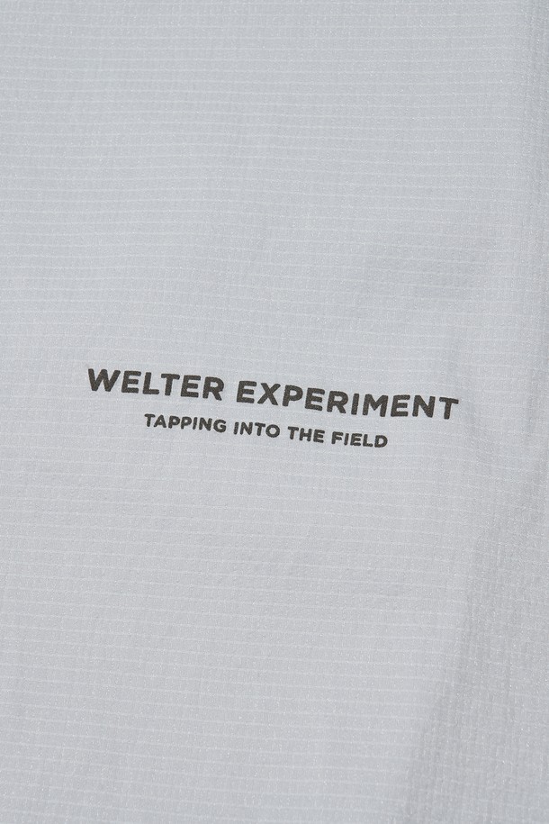 VENTHRA HIKE SKIRT_스카이 블루는 여성용 하이킹 스커트로, 스포티하고 캐주얼한 스타일을 연출합니다. 봄, 여름, 가을, 겨울 사계절 모두 착용 가능하며, 방풍, 방수, 경량, 발수 기능을 갖춰 아웃도어 활동에 적합합니다. 나일론과 폴리에스테르 혼방 소재로 제작되어 뻣뻣한 촉감을 주며, A라인 핏으로 편안함을 더합니다. YKK 지퍼, 리플렉티브 로고 및 지퍼 풀러, 버클과 버튼 잠금장치, 사이드 지퍼 포켓, 조절 가능한 허리 사이즈, 메쉬 안감 등 다양한 기능성 디테일이 돋보입니다. 등산, 백패킹, 일상, 여행 등 다양한 TPO에 활용할 수 있는 실용적인 아이템입니다.
