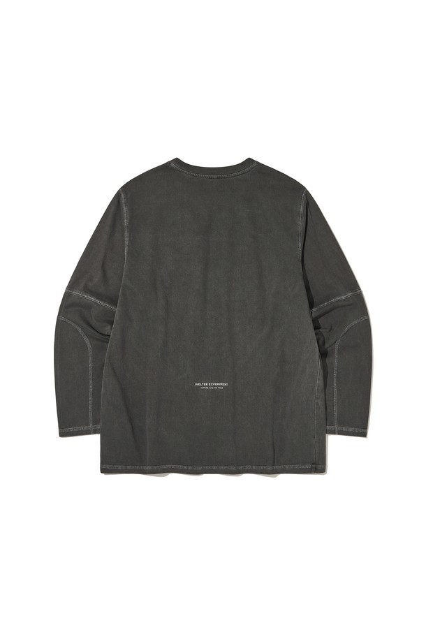차콜 컬러의 OVERDYED TRAIL STITCH 롱 슬리브 티셔츠입니다. 부드러운 면 소재로 제작되었으며, 피그먼트 염색과 바이오워싱 처리로 빈티지하면서도 세련된 스타일을 연출합니다. 앞뒤 로고 프린트와 3-니들 5-스레드 커버스티치 디테일이 특징이며, 255gsm의 중량감으로 겨울 데일리룩에 적합합니다. 긴 소매 기장과 레귤러 핏으로 캐주얼, 클래식, 미니멀 룩을 즐길 수 있습니다. 내구성이 뛰어난 컬러감으로 오랫동안 착용할 수 있습니다.
