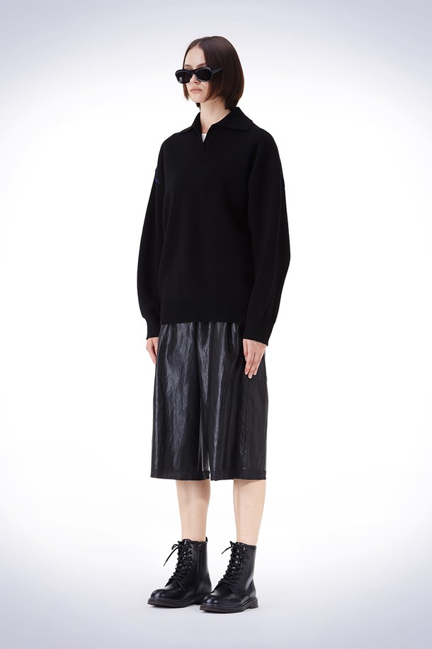 HAUS 072C - 스웨터 - EBBROIDERY POINT COLLAR KNIT BLACK