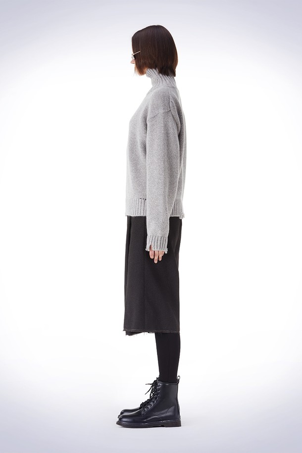 HAUS 072C - 스웨터 - DAMAGE HIGH-NECK PULLOVER KNIT BEIGE