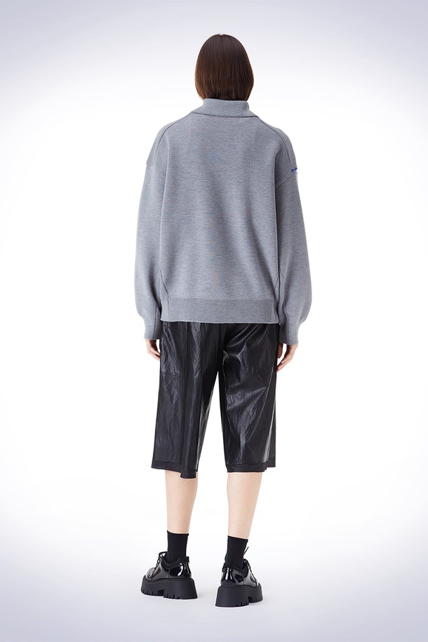 HAUS 072C - 스웨터 - EBBROIDERY POINT COLLAR KNIT GREY