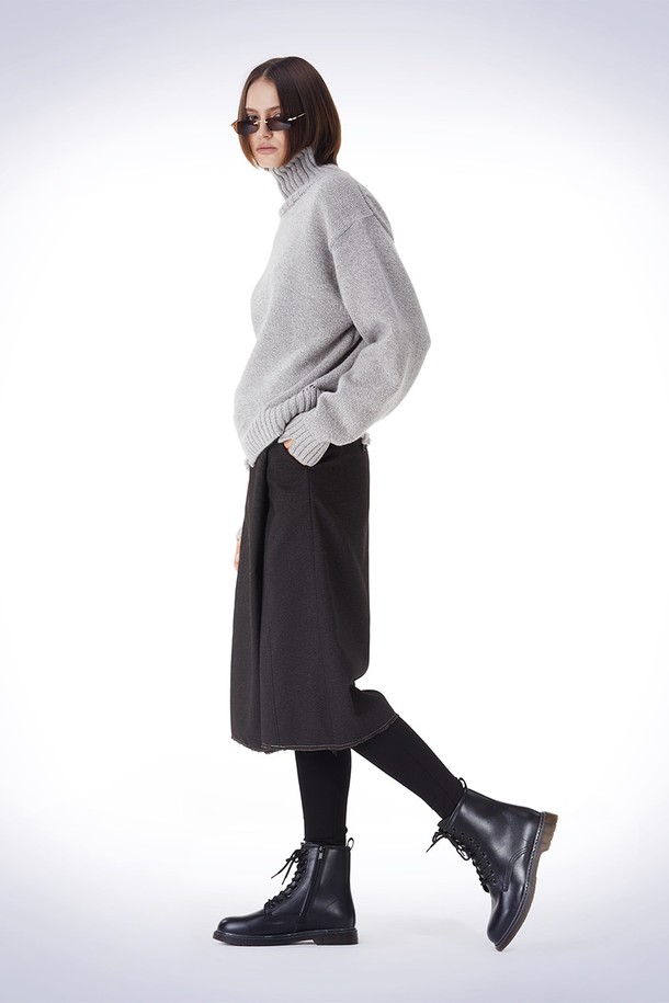 HAUS 072C - 스웨터 - DAMAGE HIGH-NECK PULLOVER KNIT BEIGE