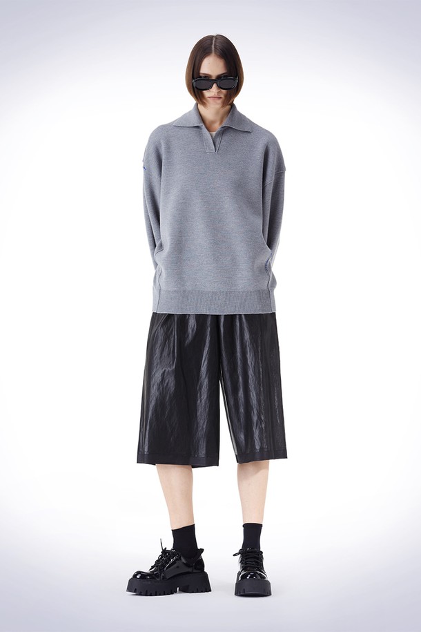 HAUS 072C - 스웨터 - EBBROIDERY POINT COLLAR KNIT GREY