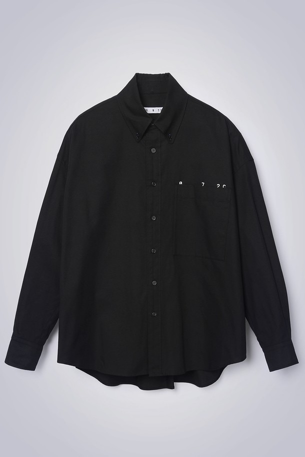 유니섹스 로고 셔츠 블랙은 베이직하고 캐주얼한 스타일의 면 셔츠입니다. 사계절 내내 활용 가능하며, 오버핏으로 편안한 착용감을 제공합니다. 칼라넥에 긴 소매 기장으로 디자인되었으며, 가슴 포켓 디테일과 앞면 포켓, 뒷면 로고 프린팅으로 포인트를 더했습니다. 이너 또는 아우터로 활용 가능하여 데이트룩, 카페룩 등 다양한 TPO에 잘 어울립니다.
