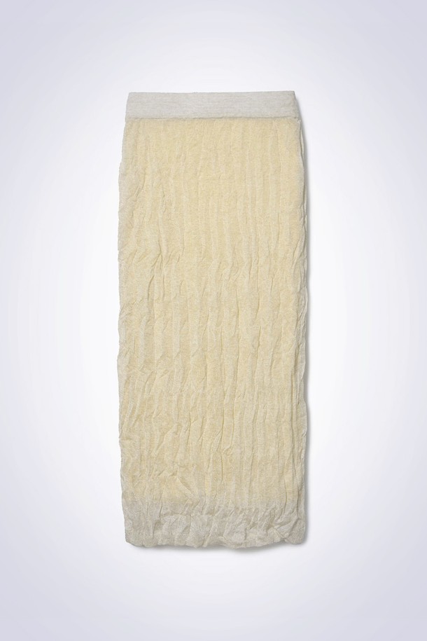 크리즈 레이어드 스커트 라이트 베이지는 부드러운 촉감의 레이온, 폴리에스터, 폴리우레탄 혼방 소재로 제작되어, 은은한 글리터 원사가 돋보이는 플리츠스커트입니다. 얇은 두께감과 배색 컬러 다이마루 안감으로 비침을 최소화했으며, 허리 고정 디자인으로 편안한 착용감을 선사합니다. 우아하고 엘레강스한 스타일을 연출하며, 봄, 가을 시즌에 데이트룩, 모임룩, 카페룩 등 다양한 TPO에 활용하기 좋습니다. 클래식, 미니멀, 로맨틱 스타일을 즐겨 입는 여성분들께 추천하며, 7K25D2429 제품과 셋업으로도 활용 가능합니다.
