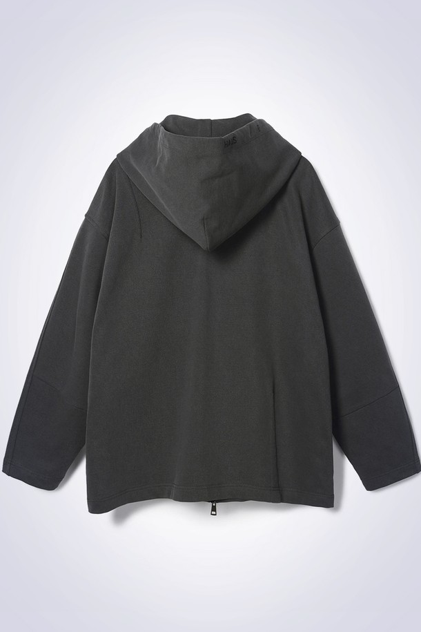 모모 후드 집업 재킷 다크 그레이는 캐주얼, 스포티한 스타일을 연출하기 좋은 유니섹스 후드 집업 자켓입니다. 봄, 가을에 적합하며, 일상, 동네 마실룩, 여행룩, 봄 소풍룩에 활용하기 좋습니다. 다크 그레이 컬러에 오버핏으로 편안한 착용감을 선사하며, 후면 다트 디자인과 넓은 배색 스트라이프, 전면 모노 자수 디테일이 특징입니다. 면과 폴리에스테르 혼방 소재로 제작되어 편안하고, 투웨이 지퍼와 긴소매 기장으로 실용성을 더했습니다.
