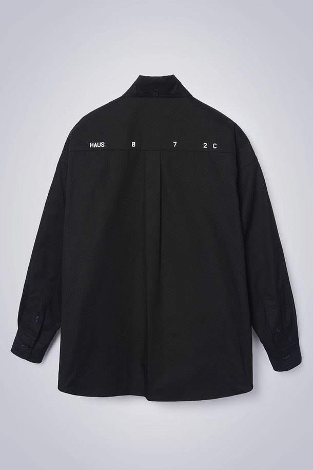 유니섹스 로고 셔츠 블랙은 베이직하고 캐주얼한 스타일의 면 셔츠입니다. 사계절 내내 활용 가능하며, 오버핏으로 편안한 착용감을 제공합니다. 칼라넥에 긴 소매 기장으로 디자인되었으며, 가슴 포켓 디테일과 앞면 포켓, 뒷면 로고 프린팅으로 포인트를 더했습니다. 이너 또는 아우터로 활용 가능하여 데이트룩, 카페룩 등 다양한 TPO에 잘 어울립니다.
