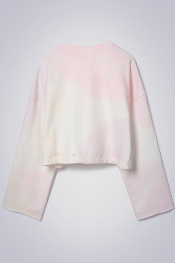 AURORA 크롭 티셔츠 라이트 핑크는 여성스러운 분위기를 자아내는 캐주얼 티셔츠입니다. 봄, 여름 시즌에 어울리는 오버핏 디자인으로, 넓은 소매통과 크롭 기장이 특징입니다. 라이트 핑크 컬러에 나염 및 그라데이션 패턴이 더해져 포인트를 더하며, 라운드넥과 긴 소매로 편안함을 강조합니다. 데이트룩, 동네 마실룩, 봄 소풍룩 등 다양한 TPO에 맞춰 미니멀, 스트리트 스타일을 연출해보세요. 면 소재로 제작되어 부드러운 촉감을 선사합니다.
