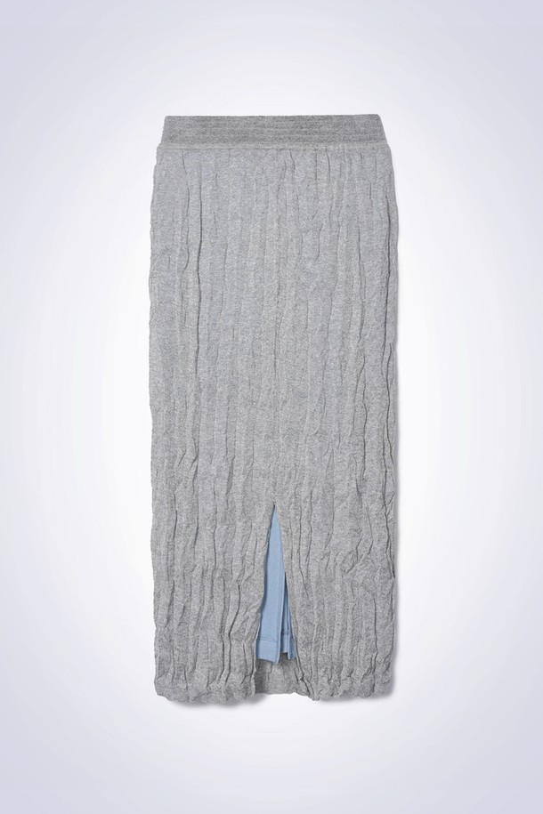 크리즈 레이어드 스커트 라이트 그레이는 여성스러운 매력을 강조하는 스커트입니다. 은은한 광택이 도는 글리터 원사를 사용하여 고급스러운 분위기를 연출하며, 플리츠 주름 디테일이 우아함을 더합니다. 배색 컬러의 다이마루 안감으로 편안한 착용감을 제공하며, 허리 부분은 고정되어 안정적인 핏을 선사합니다. 비침 걱정을 덜어주는 디자인으로 제작되었으며, 셋업으로도 활용 가능하여 데이트룩, 모임룩, 오피스룩 등 다양한 TPO에 활용할 수 있습니다. 클래식, 미니멀, 시크 스타일을 즐겨 입는 분들께 추천합니다.
