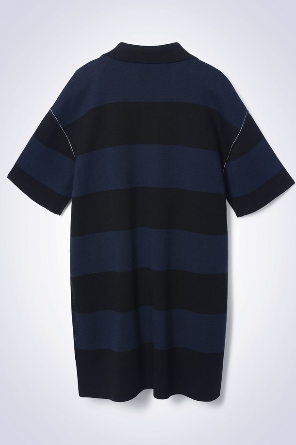 **스트라이프 H 원피스 블랙**

산뜻한 블랙 컬러에 스트라이프 패턴이 돋보이는 H라인 원피스입니다. 부드러운 촉감의 친환경 BCI 코튼 100% 소재로 제작되어 편안하게 착용할 수 있습니다. 반소매 디자인과 대비되는 카라 디테일이 캐주얼하면서도 세련된 느낌을 줍니다. 스포티한 무드로 일상, 동네 마실룩, 여행룩 등 다양한 TPO에 활용하기 좋습니다. 봄, 여름 시즌에 가볍게 즐겨 입기 좋은, 미니멀하고 캐주얼한 스타일의 원피스입니다.
