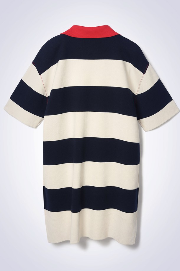 스트라이프 H 원피스 아이보리

아이보리 & 네이비 컬러 배색의 스트라이프 패턴 니트 원피스입니다. 봄, 여름 시즌에 어울리는 반소매 디자인으로, 캐주얼 및 스포티한 스타일을 연출합니다. 릴렉스 핏으로 편안함을 더했으며, 카라 디테일과 스포티한 우드 디테일이 특징입니다. 부드러운 촉감의 면 소재로 제작되었으며, 지속가능한 친환경 면(BCI) 100%를 사용하여 제작되었습니다. 일상생활과 가벼운 활동에 적합한 아이템입니다.
