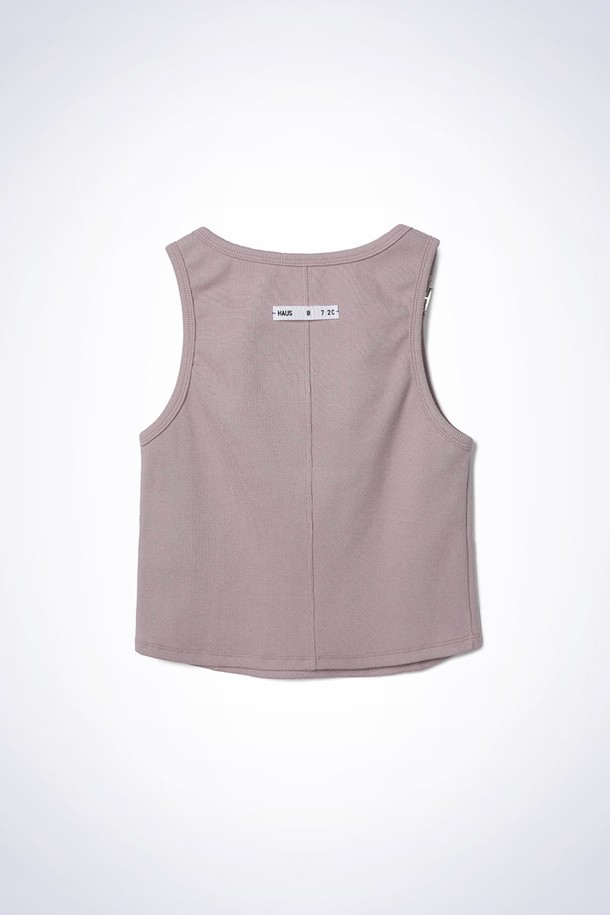 버클 민소매 티셔츠 핑크는 부드러운 면 소재의 슬림핏 크롭 티셔츠입니다. 양쪽 암홀의 버클 디테일이 특징이며, 라운드 넥과 밑단으로 디자인되었습니다. 여름에 어울리는 베이직 스타일로, 데이트룩, 카페룩, 바캉스룩 등 다양한 TPO에 활용할 수 있습니다. 미니멀, 캐주얼, 걸리시 스타일을 연출하기에 좋습니다.
