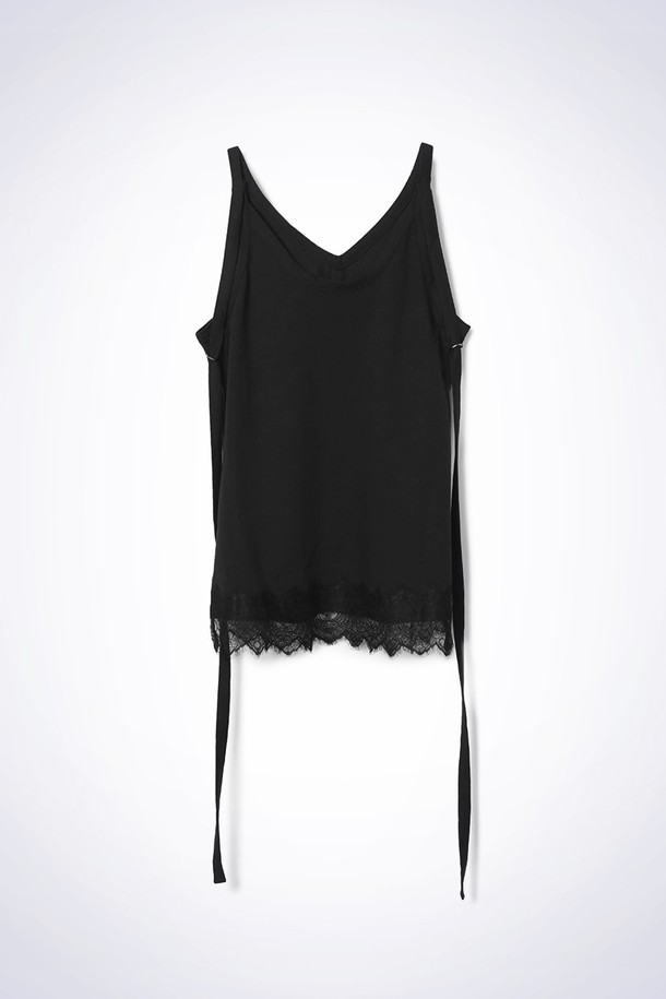 레이스 레이어드 링 탑 블랙은 여성 의류로, 일상에서 세련된 스타일을 연출할 수 있는 레이어드 탑입니다. 봄, 여름 계절에 어울리는 얇은 두께의 면 소재로 제작되었으며, 부드러운 촉감이 특징입니다. V넥 라인에 민소매 디자인으로, 베이직하면서도 여성스러운 무드를 자아냅니다. 레이스 패턴과 X자형 스트랩 디테일, 깊은 암홀, 사이드 슬릿 등의 특징이 돋보이며, 데이트룩이나 카페룩에 활용하기 좋습니다. 미니멀, 클래식, 로맨틱 스타일을 즐기는 분들께 추천합니다.
