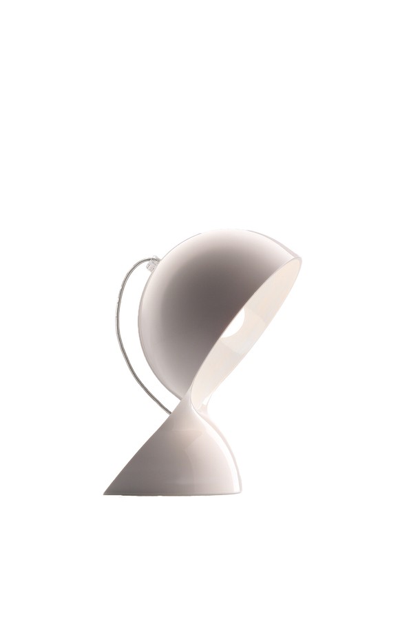 아르테미데 달루 테이블 화이트는 1960년대 클래식 디자인을 현대적으로 재해석한 테이블 램프입니다. 곡선 라인이 돋보이는 익살스러운 디자인이 특징이며, 가벼운 무게로 공간 이동이 용이합니다. 전용 전구를 포함하여, 전문 시공팀의 무료 설치 서비스와 1년 무상 A/S를 제공합니다. 3시 이전 결제 시 다음 날 출고되며, 3-5일 이내 배송됩니다. 점등 문제, 기능 문제, 전구 수명 관련 A/S를 1년간 보증하여 안심하고 사용할 수 있습니다.
