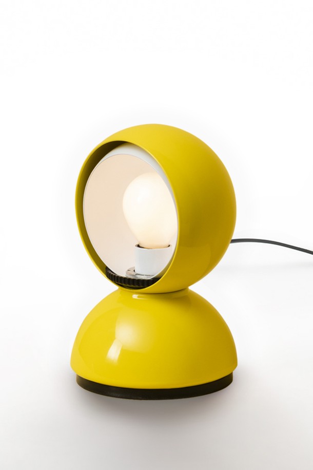 [Artemide] 에클리세 테이블 램프 옐로우는 이탈리아 브랜드 Artemide의 대표적인 테이블 램프입니다. 디자이너 비코 마지스트레티가 디자인했으며, 옐로우 색상으로 포인트를 줄 수 있습니다. 사이즈는 42.5이며, 조명 기능을 제공합니다. 전용 전구와 함께 무료 설치, 1년 무상 A/S, 무료 배송 서비스를 제공하며, 3시 이전 결제 시 다음 날 출고되어 3-5일 이내 수령 가능합니다. 방문 설치 일정은 해피콜을 통해 조율할 수 있습니다.
