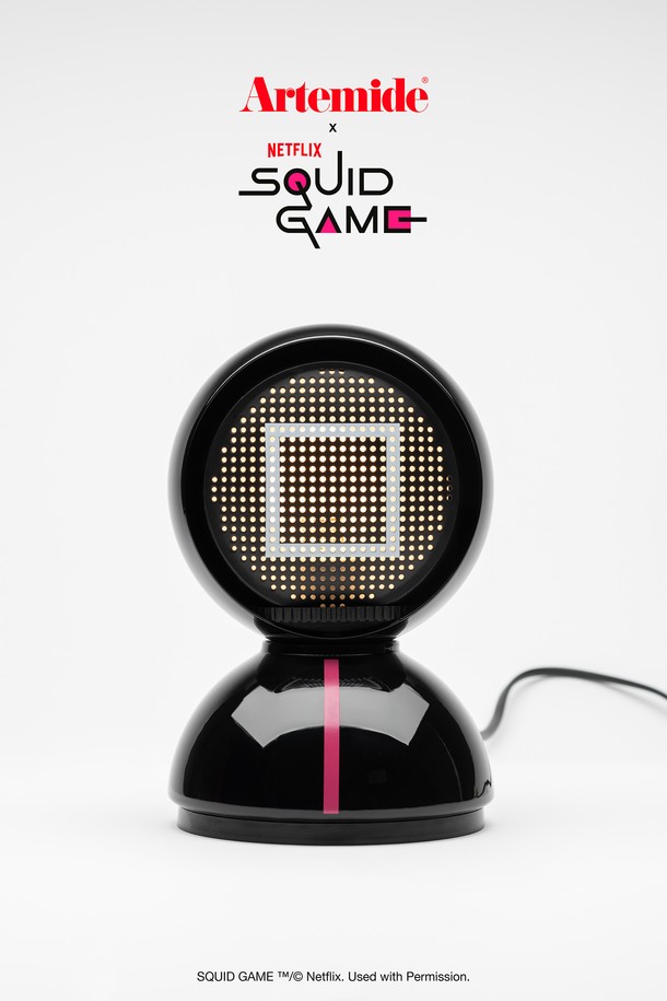 [Artemide] 오징어게임 에클리세 테이블 프론트맨은 넷플릭스(Netflix) 공식 라이센스 제품으로, 오징어 게임을 모티브로 한 한정판 조명입니다. 블랙 컬러의 스틸과 테크노폴리머 소재로 제작되었으며, 180mm x 120mm 사이즈입니다. 프론트맨 디자인이 특징이며, 제품 결함에 대해 7년 보증을 제공합니다. 테이블 조명 본체로 구성되어 있으며, 조명 기능을 제공합니다.
