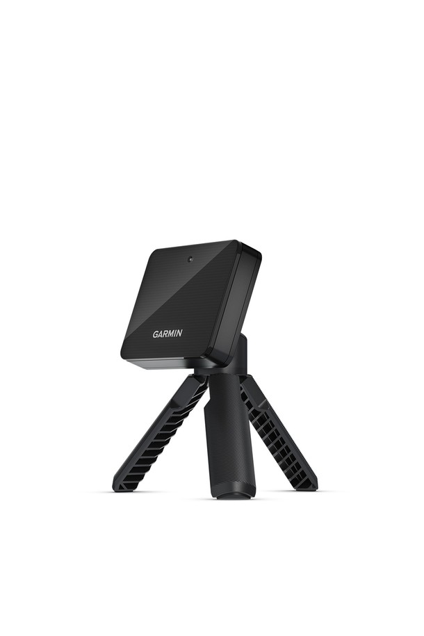 가민 어프로치 R10 골프 런치모니터는 골프 라운딩을 더욱 스마트하게 만들어주는 필수 아이템입니다. 블랙 색상의 플라스틱 소재로 제작되었으며, 스포티한 스타일의 골프룩에 잘 어울립니다. IPX7 방수 기능으로 야외에서도 안심하고 사용할 수 있으며, 충전식 배터리를 내장하여 편리합니다. 자동 클럽 트래킹, 음성 안내, 자동 스윙 비디오 녹화, 실시간 데이터 모니터링 기능을 통해 정확한 골프 데이터를 제공합니다. 접이식 디자인과 사이즈 조절 기능으로 휴대 및 보관이 용이합니다.
