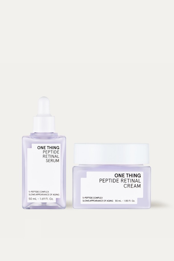 [원씽] 펩타이드 레티날 세럼+크림 SET은 주름 개선, 탄력 개선, 모공 개선, 피부톤 개선, 피부 밀도 개선에 도움을 주는 스킨케어 세트입니다. 펩타이드 5종과 레티날 성분이 함유되어 피부 탄력, 눈가 주름, 모공, 리프팅 개선에 대한 임상 테스트를 완료했습니다. 민감성 피부도 안심하고 사용할 수 있도록 저자극 포뮬러로 제작되었으며, 피부과 테스트를 거쳤습니다. 토너 사용 후, 세럼과 크림을 피부결을 따라 부드럽게 펴 발라주세요. 낮에는 선크림과 함께 사용하고, 집중 케어가 필요한 부위에는 세럼을 1-2방울 추가하여 사용해 보세요.
