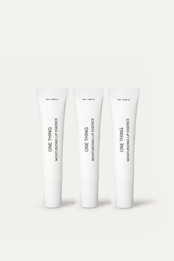 [원씽] 모이스처라이징 각질케어 립 에센스 3개는 건조하고 거칠어진 입술에 풍부한 보습과 각질 케어를 선사하는 립 에센스 3개 세트입니다. 촉촉한 입술로 가꾸어주는 모이스처라이징 기능과 함께, 입술 각질을 부드럽게 관리해 줍니다. 립 에센스 3개와 함께 쇼핑백을 증정하여, 선물용으로도 좋습니다. 투명한 화이트 색상으로, 남녀 모두 사용할 수 있는 공용 제품입니다.

