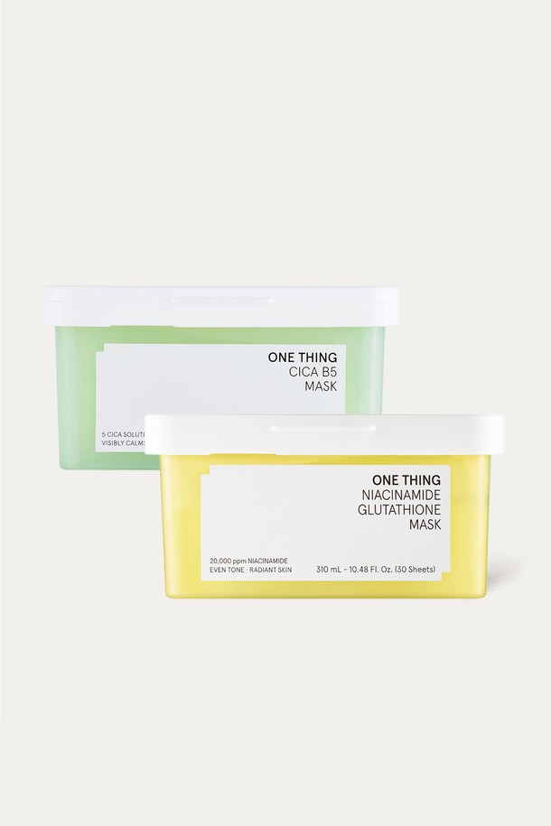[원씽] 1+1 글루타치온&시카 B5 마스크 310ml(30매)는 피부 진정, 미백, 보습에 도움을 주는 시트 마스크입니다. 글루타치온, 시카, 비타민B5를 함유하여 피부에 풍부한 영양을 공급합니다. 30매 구성에 1+1으로 제공되어 더욱 넉넉하게 사용하실 수 있으며, 쇼핑백을 함께 증정합니다. 얼굴 전체에 사용하며, 스킨케어 마지막 단계에서 피부에 촉촉함을 더해줍니다.

