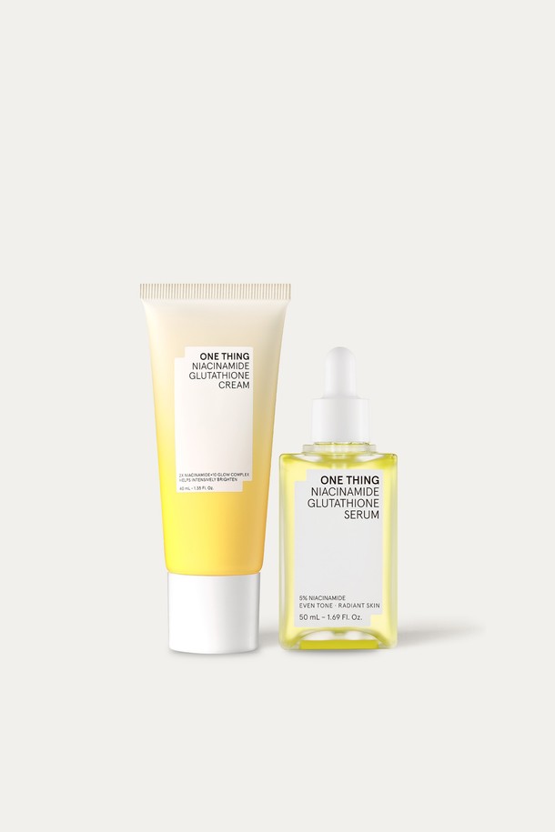 [원씽] 결광세트 나이아신아마이드 글루타치온 잡티 세럼 50ml과 크림 40ml 세트입니다. 피부 잡티 케어와 미백에 도움을 주는 나이아신아마이드와 글루타치온을 함유하고 있습니다. 세럼과 크림으로 구성되어 있으며, 피부에 촉촉함과 생기를 더해줍니다. 본 세트를 구매하시면 쇼핑백을 함께 증정해 드립니다. 
