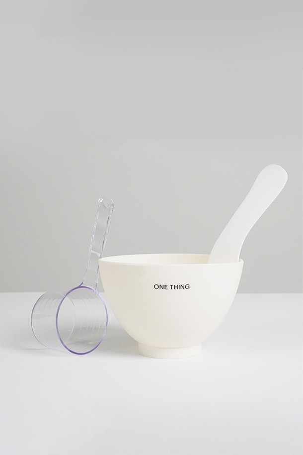 [원씽] 어성초/콜라겐/히알루론산 모델링팩&팩도구 3종 세트입니다. 파우더형 모델링팩으로, 어성초, 콜라겐, 히알루론산을 함유하여 피부에 수분 공급과 진정 효과를 제공합니다. DIY 혼합형 제품으로 팩볼, 계량컵, 스파츌라 3종 세트가 함께 구성되어 편리하게 사용할 수 있습니다. 얼굴에 사용하는 마스크팩으로, 모델링 제형 특유의 밀착력으로 촉촉하고 건강한 피부를 선사합니다.
