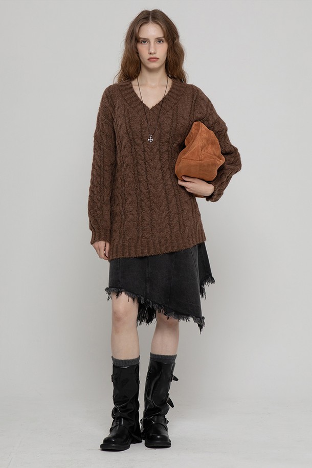 MORELIKEIT - 스웨터 - WOOL CABLE HAIRY LONG PULLOVER BRWON