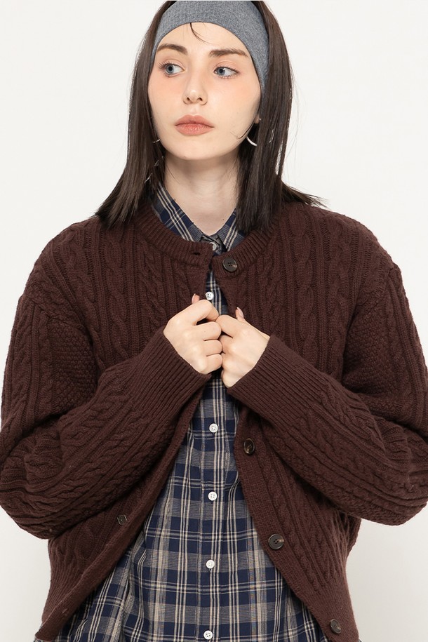 MORELIKEIT - 가디건 - EXTRAFINEWOOL CABLE KNIT CARDIGAN  BROWN