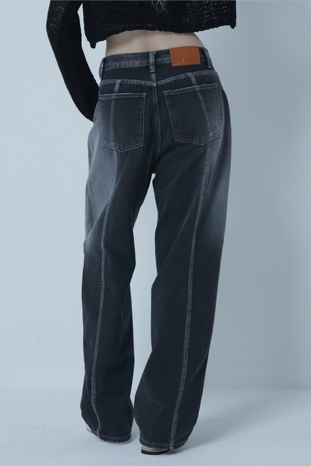 MORELIKEIT - 데님 - BACK POINT WIDE  CURVED FIT DENIM PANTS BLACK