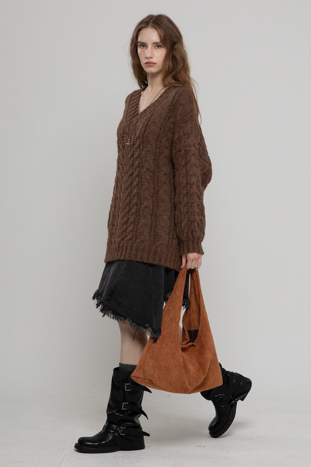 MORELIKEIT - 스웨터 - WOOL CABLE HAIRY LONG PULLOVER BRWON