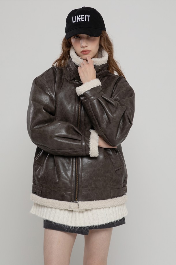 MORELIKEIT - 코트 - VEGAN LEATHER OVERFIT MUSTANG HALF COAT BROWN