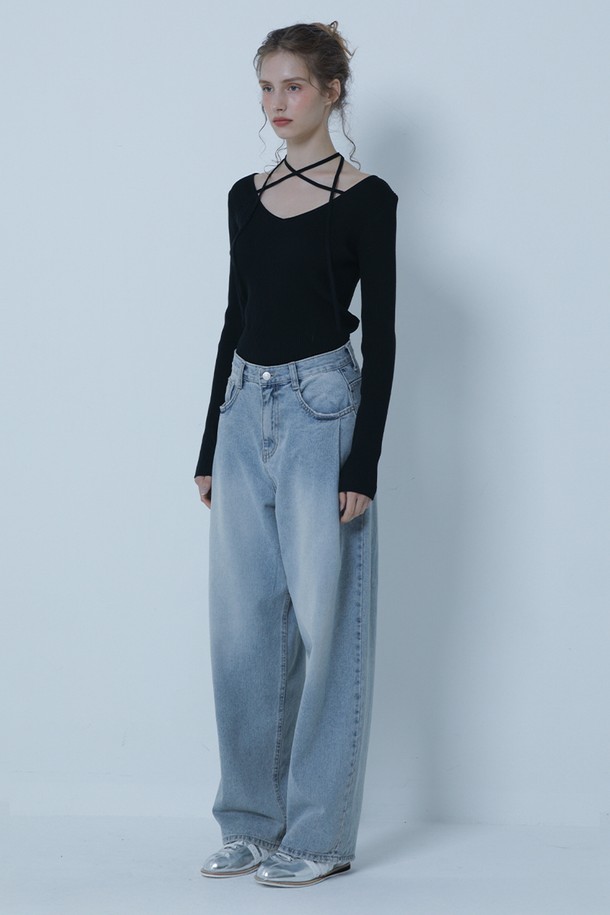 MORELIKEIT - 데님 - FRONT 1 TUCK WIDE  CURVED FIT DENIM PANTS BLUE