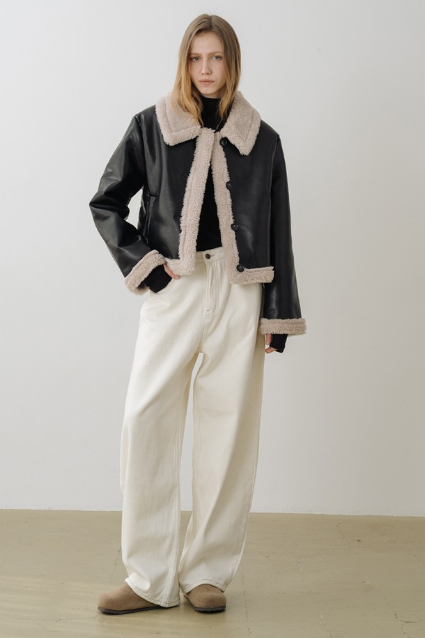 부드러운 기모 안감으로 따뜻함을 더한 윈터 기모 와이드 커브드진입니다. 크림 컬러의 무지 디자인으로, 캐주얼하고 미니멀한 스타일을 연출하기 좋습니다. 두꺼운 두께감과 루즈핏으로 편안한 착용감을 선사하며, 커브드 디자인이 돋보이는 제품입니다. 일상생활은 물론, 출근룩으로도 활용 가능한 활용도 높은 아이템입니다. 겨울철 데님 소재의 와이드진을 찾으시는 여성분들께 추천합니다.
