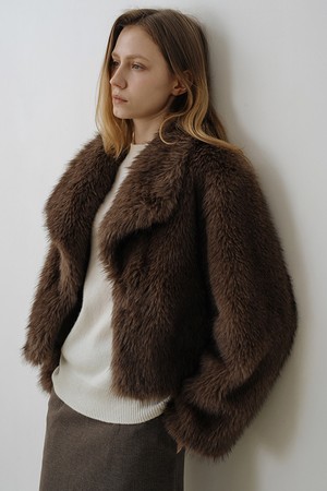 헤어리 미니멀 카라 퍼  자켓 BROWN