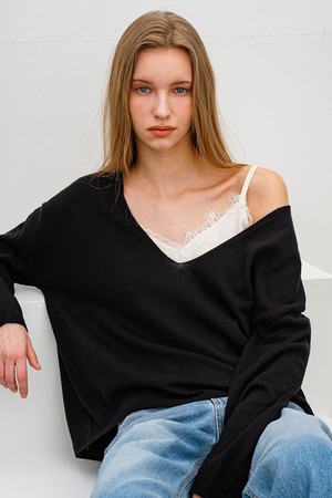 울 블렌드 브이넥 니트 BLACK