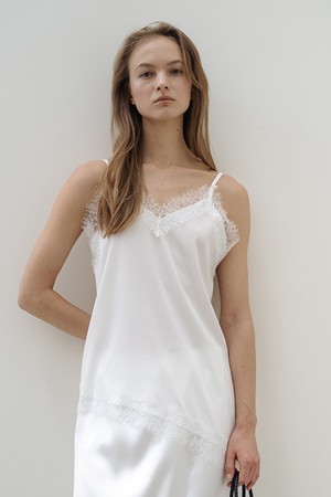 레이스 레이어드 언발란스 하프 탑 WHITE