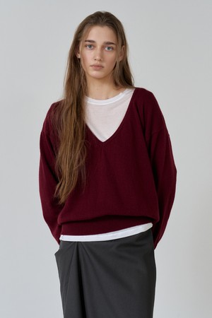 울 블렌드 딥 브이넥 니트BURGANDY