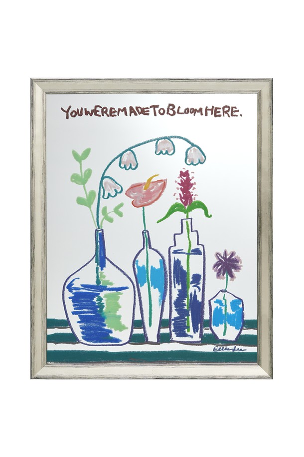 [GOLANY] 이엘리 작가의 'In Your Heart (Pure)'는 30 x 40cm 크기의 미러 아트웍입니다. 판타지적이면서도 아티스틱한 패턴과 '편안한 여정'을 담은 디자인은, 설치 위치에 따라 다채로운 분위기를 연출합니다. 귀엽고 기괴한 요소의 조화, 환상적인 스토리텔링과 다양한 색상 스펙트럼이 특징입니다. 한정판으로 제작되어 개별 에디션 번호가 부여되며, 작가 친필 서명과 알루미늄 인증서가 포함됩니다. 극세사 천 또는 페이퍼 타월로 관리하며, 모서리 날카로움에 주의해야 합니다.
