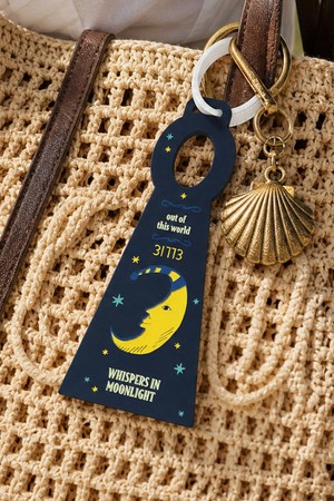 이엘리 작가의  Whispers in Moonlight Nametag