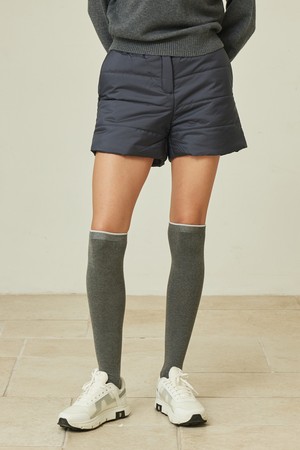 플랩 포켓 패딩 숏츠 여성_NAVY-a