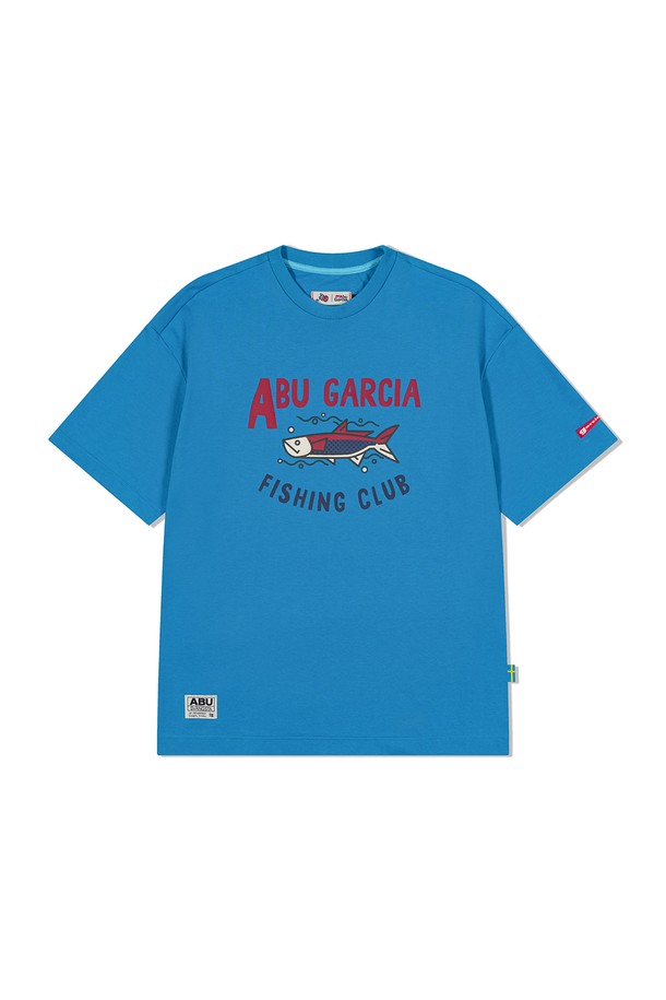 "버블 피쉬" 반팔 티셔츠 BLUE는 여름철 시원하게 입기 좋은 남성용 반팔 티셔츠입니다. 캐주얼하고 미니멀한 스타일로, 휴가룩이나 바캉스룩, 리조트룩에 잘 어울립니다. 부드러운 면과 폴리에스테르 혼방 소재로 제작되어 편안한 착용감을 선사하며, 라운드넥에 레귤러핏으로 디자인되었습니다. 물고기 프린트가 돋보이는 이 블루 컬러 티셔츠는 일상복으로 활용하기 좋습니다. 넥 테이프와 직조 라벨 디테일로 마감되었습니다.
