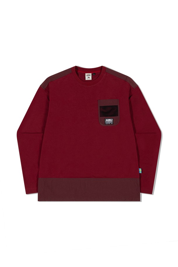 메쉬 포켓 긴팔티 WINE는 아웃도어 활동과 일상에서 모두 활용하기 좋은 공용 긴팔 티셔츠입니다. 부드러운 면혼방 소재로 제작되어 편안한 착용감을 선사하며, 봄, 여름 시즌에 적합합니다. 와인 컬러에 메쉬 포켓 디테일, 배색 컬러 블록 디자인이 스포티하면서도 캐주얼한 스타일을 연출합니다. 레귤러핏으로 제작되었으며, 조절 가능한 밑단 스트링, 넥테이프 처리, 가슴 부위 직조 라벨, 사이드 직조 라벨, 뒷면 프린트 등 다양한 디자인 특징을 갖추고 있습니다. 산책, 여행, 등산 등 다양한 TPO에 맞춰 미니멀하면서도 캐주얼한 스타일을 연출해보세요.
