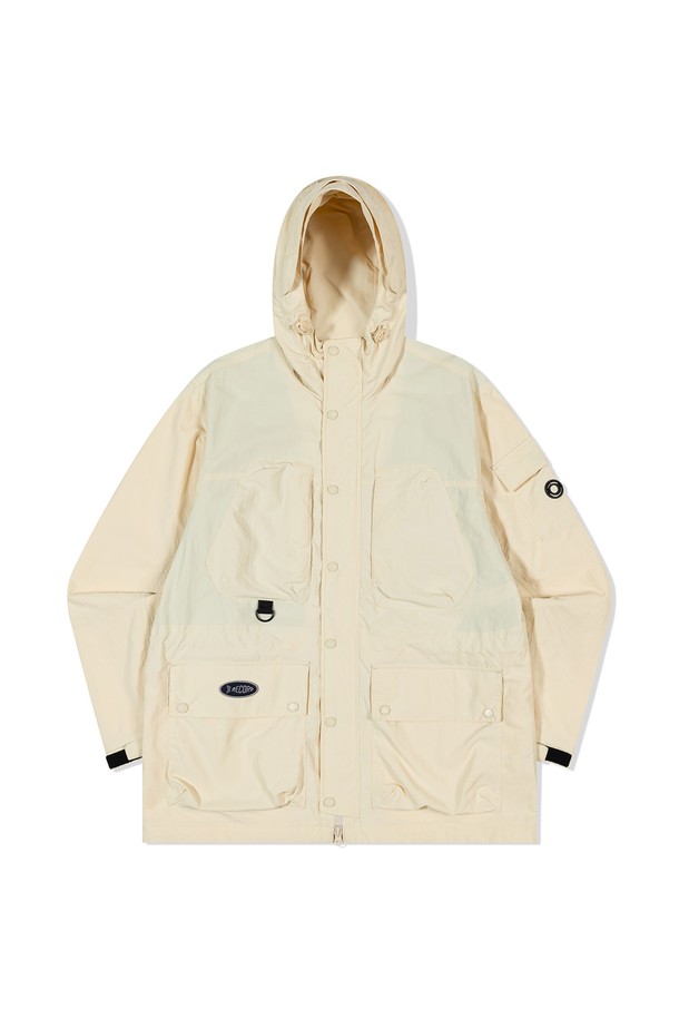 시그니처 레코드 재킷 LIGHT BEIGE는 가볍고 편안한 착용감을 제공하는 남녀 공용 재킷입니다. 라이트 베이지 색상의 무지 디자인으로, 캐주얼, 스포티, 미니멀한 스타일을 연출하기에 좋습니다. 봄, 가을 시즌에 적합하며, 일상, 산책, 여행, 등산 등 다양한 TPO에 활용할 수 있습니다. 방수 및 방풍 기능을 갖춘 나일론 소재로 제작되어 활동적인 날씨에도 쾌적함을 유지해 줍니다. 레귤러 핏에 후드, 포켓, 집업 여밈 방식, 긴 소매 디테일이 더해져 실용성을 높였습니다.
