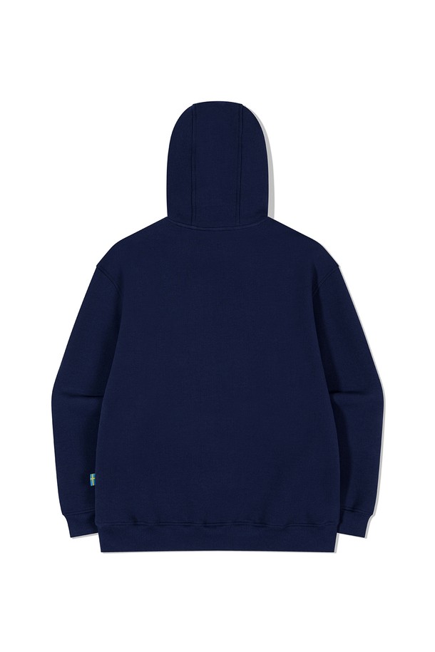 피싱 베이직 후디 네이비는 면혼방 소재로 제작되어 부드러운 촉감을 선사합니다. 후드 스트링과 캥거루 포켓, 소매단 및 밑단 립 처리로 활동성을 더했으며, 고무 와펜으로 포인트를 주었습니다. 베이직하고 캐주얼한 스타일로, 봄, 가을에 동네 마실룩, 산책룩, 캠핑룩 등 다양한 TPO에 활용하기 좋습니다. 레귤러 핏의 긴소매 후디로, 미니멀, 스트리트 스타일을 즐기는 분들께 추천합니다.
