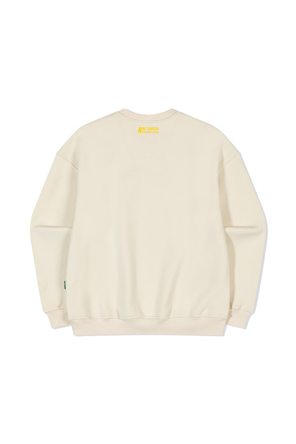 "스방스타 맨투맨 IVORY"는 캐주얼, 스포티, 미니멀 스타일을 추구하는 분들을 위한 맨투맨입니다. 봄, 가을에 활용하기 좋은 면 혼방 소재로 제작되어 부드러운 촉감을 선사합니다. 라운드넥에 레귤러핏으로 제작되었으며, 일상생활뿐만 아니라 가벼운 산책 시에도 편안하게 착용할 수 있습니다. 소매 서클 와펜과 사이드 스웨덴 플래그 라벨이 디자인 포인트를 더하며, 넥테이프, 소매단 및 밑단 립 처리로 깔끔한 마무리를 보여줍니다. 아이보리 컬러의 레귤러 기장 긴소매 맨투맨으로, 다양한 룩에 활용하기 좋습니다.
