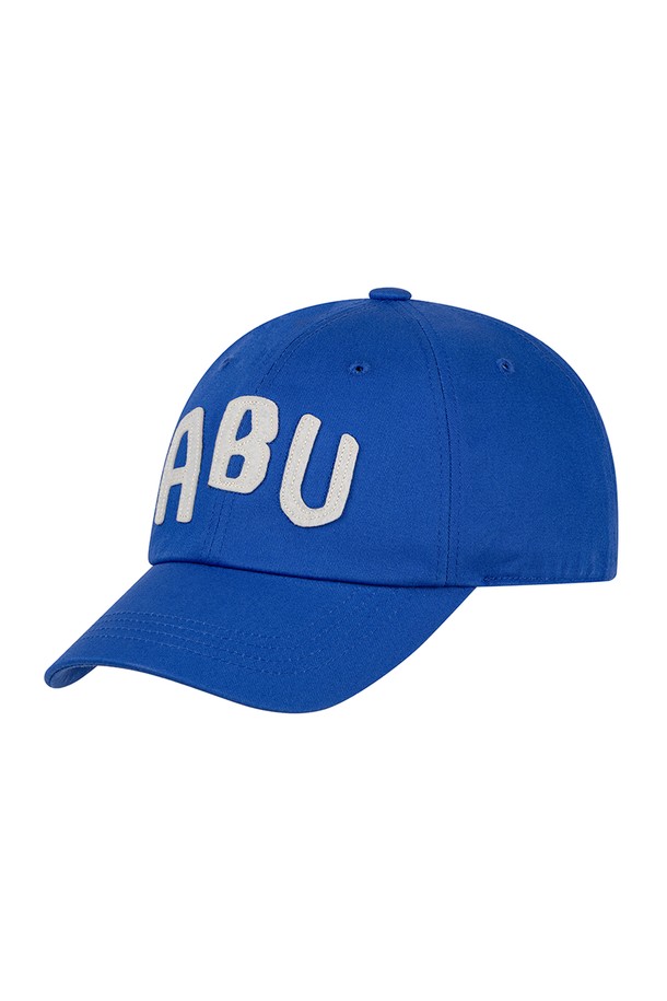 ABU 빅 로고 볼캡 BLUE는 시원한 블루 컬러에 로고 아플리케 디자인이 돋보이는 볼캡입니다. 흡습 기능의 COOLMAX 땀흡수 이너밴드, 메탈 버클 사이즈 조절, 언스트럭쳐드 크라운 디자인으로 편안한 착용감을 제공합니다. 일상생활에서 캐주얼하게 착용하기 좋으며, 봄, 여름 시즌에 어울리는 모자입니다.
