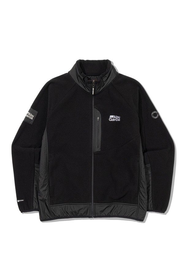 블랙 컬러의 우븐 믹스 플리스 재킷입니다. 남성용으로, 가을과 겨울철에 따뜻하게 입을 수 있는 두꺼운 두께감의 자켓입니다. 플리스 소재로 제작되어 부드러운 촉감을 제공하며, 레귤러핏으로 편안하게 착용 가능합니다. 캐주얼, 스트릿, 미니멀 스타일을 모두 소화할 수 있으며, 집업 스타일로 간편하게 여밀 수 있습니다. 무지 패턴에 긴 소매 기장으로 다양한 룩에 활용하기 좋습니다.
